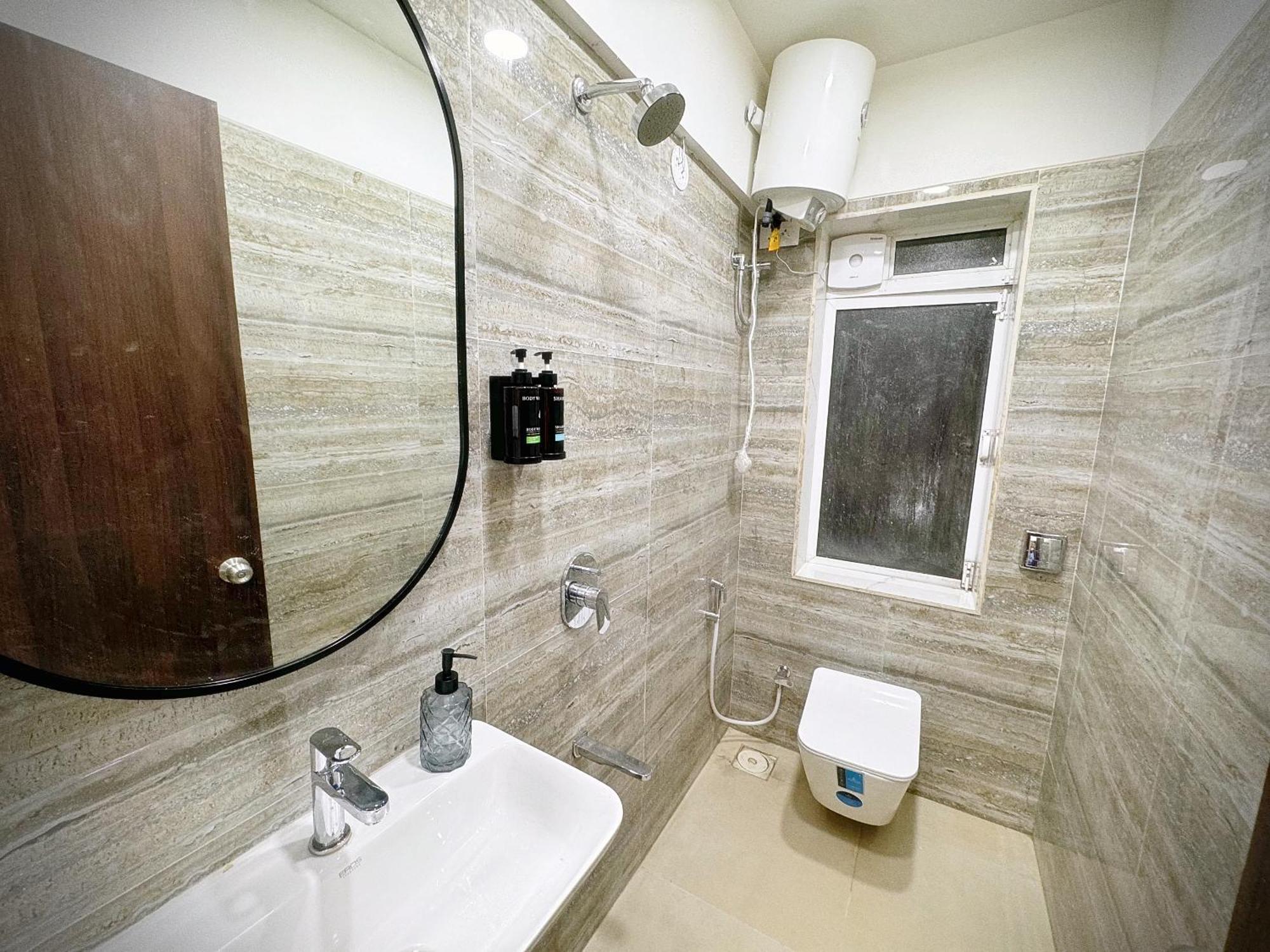 The Orion Premium Suites Mumbai  Buitenkant foto